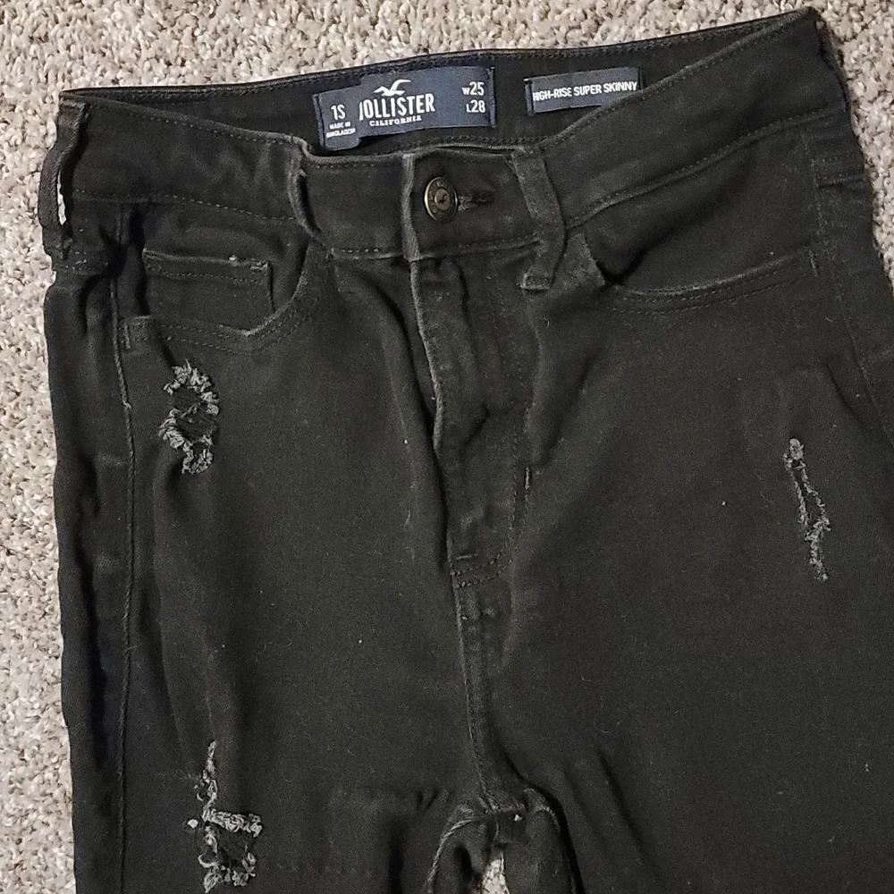 Hollister High-Rise Super Skinny - Size 1S Black Jeans